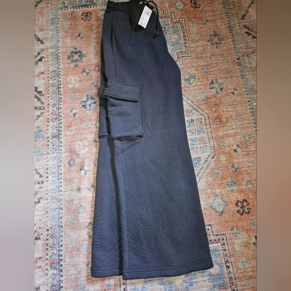 Abercrombie & Fitch wide leg cargo sweatpants